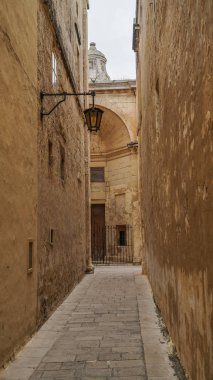 Eski Mdina, Malta ortaçağ sokaklarında yürüyüş