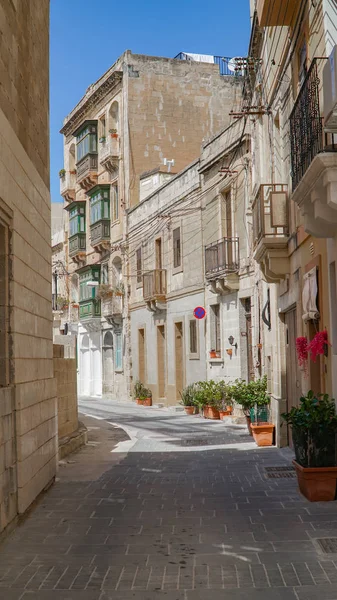 马耳他 古老的瓦莱塔狭窄的中世纪街道 瓦莱塔是马耳他的首都 — 图库照片