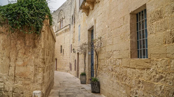 Eski Mdina Malta Ortaçağ Sokaklarında Yürüyüş — Stok fotoğraf