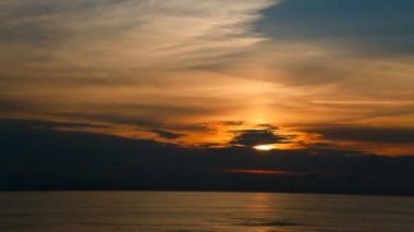Sunrise denize. 4 k. zaman atlamalı.