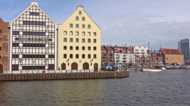 Gdansk, Polonya - 07 Mayıs 2017: Gdansk Old Town ve Motlawa Nehri. Panorama.