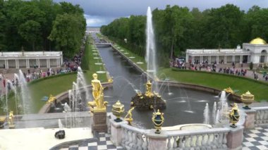 Grand cascade, St Petersburg, Rusya ünlü Petergof çeşmeleri. Görünüm Palace.