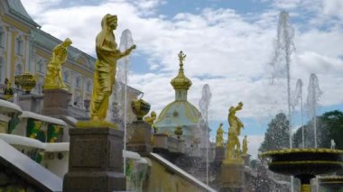 St. Petersburg, Peterhof, Rusya, Haziran 2018: Ünlü Petergof çeşmeler ve saraylar, St. Petersburg, Rusya Federasyonu.