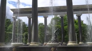 St. Petersburg, Peterhof, Rusya, Haziran 2018: Ünlü Petergof çeşmeler ve saraylar, St. Petersburg, Rusya Federasyonu.