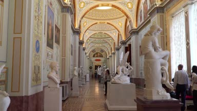 St. Petersburg, Peterhof, Rusya, Haziran 2018: Kış Sarayı. Devlet Hermitage Müzesi, St. Petersburg koridorlarında. Hermitage Müzesi, 1764 yılında kurulan dünyanın en büyük müze olduğunu.