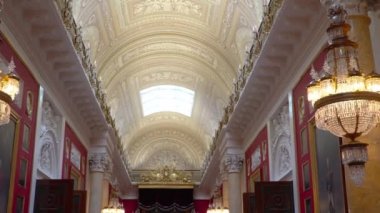 St. Petersburg, Peterhof, Rusya, Haziran 2018: Kış Sarayı. Devlet Hermitage Müzesi, St. Petersburg koridorlarında. Hermitage Müzesi, 1764 yılında kurulan dünyanın en büyük müze olduğunu.