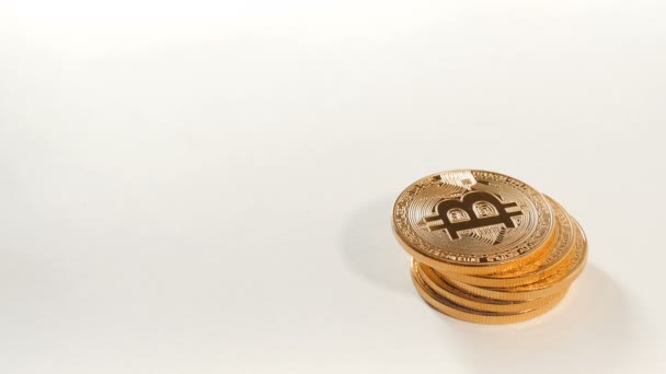 손을 두고 열에서 bitcoins 망. 손 금 bitcoins 계산입니다. 암호화 통화 골드 Bitcoin-Btc-비트 코인. — 비디오