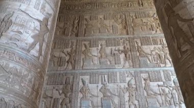 İç Dendera tapınak veya tapınak Hathor. Mısır. Dendera, Denderah, Mısır'daki küçük bir kasabadır. Dendera tapınak kompleksi, antik yukarı Mısır tiyatrosuyla Tapınağı sitelerden biri.