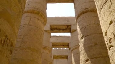 Luksor, Mısır'daki Karnak Tapınağı. Karnak Tapınağı Karnak bilinen karmaşık, çürümüş tapınaklar, Şapel, dikmesi ve diğer binalar Mısır'daki büyük bir karışımı oluşur.