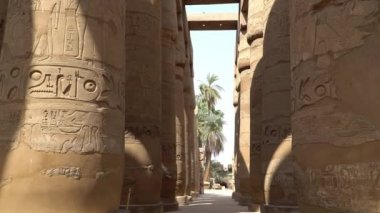 Luksor, Mısır'daki Karnak Tapınağı. Karnak Tapınağı Karnak bilinen karmaşık, çürümüş tapınaklar, Şapel, dikmesi ve diğer binalar Mısır'daki büyük bir karışımı oluşur.