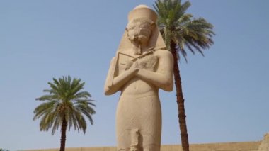 Luksor, Mısır'daki Karnak Tapınağı. Karnak Tapınağı Karnak bilinen karmaşık, çürümüş tapınaklar, Şapel, dikmesi ve diğer binalar Mısır'daki büyük bir karışımı oluşur.
