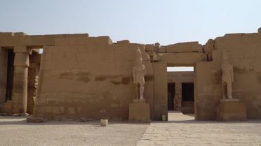 Luksor, Mısır'daki Karnak Tapınağı. Karnak Tapınağı Karnak bilinen karmaşık, çürümüş tapınaklar, Şapel, dikmesi ve diğer binalar Mısır'daki büyük bir karışımı oluşur.