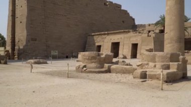 Luksor, Mısır'daki Karnak Tapınağı. Karnak Tapınağı Karnak bilinen karmaşık, çürümüş tapınaklar, Şapel, dikmesi ve diğer binalar Mısır'daki büyük bir karışımı oluşur.