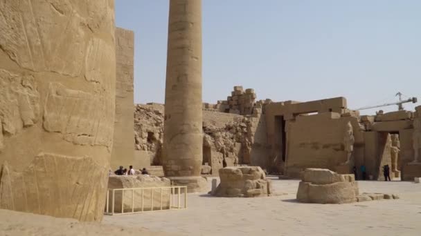 在埃及卢克索的卡纳克庙 卡纳克寺庙建筑群 俗称卡纳克 包括在埃及的腐朽的寺庙 塔和其他建筑物的大量混合 — 图库视频影像