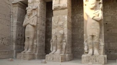 Medinet Habu Tapınağı. Mısır, Luxor. Morg Tapınağı Ramses III Medinet Habu adlı bir önemli yeni Krallık dönemi Batı Şeria Mısır Luksor yapıdır.