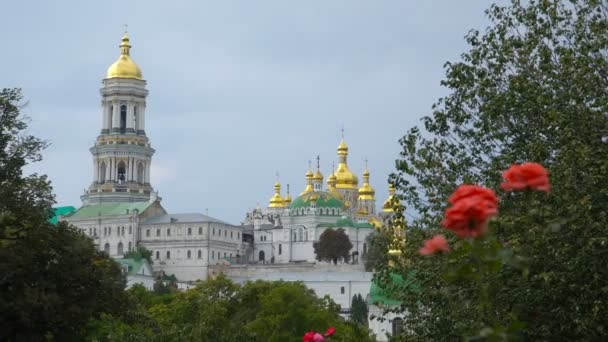 夏にキエフ ペチェールシク大修道院全景 — ストック動画