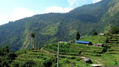 Himalaya dağ manzarası Annapurna bölgesinde. Bangladeş Köyü, Nepal. Annapurna temel kamp trek