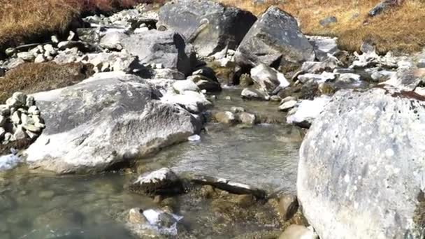 Himálaj horská krajina v oblasti Annapurna. Annapurna vrchol v pohoří Himálaj, Nepál. Annapurna trek základní tábor. — Stock video