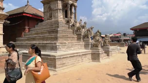 Katmandou, Népal - Octobre 2018 : Place Durbar à Bhaktapur Katmandou, Népal. Bhaktapur est l'un des sites du patrimoine mondial de l'UNESCO . — Video