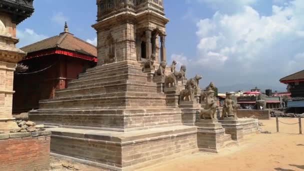 Kathmandu, Nepál - říjen 2018: Durbar náměstí v Bhaktapuru. Káthmándú, Nepál. Bhaktapur je jedním z míst světového dědictví Unesco. — Stock video