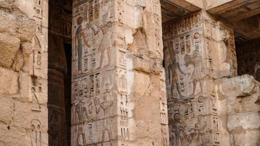 Medinet Habu Tapınağı. Mısır, Luxor. Morg Tapınağı Ramses III Medinet Habu adlı bir önemli yeni Krallık dönemi Batı Şeria Mısır Luksor yapıdır