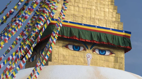 Katmandu, Nepal - Ekim 2018: Boudhanath Stupa Katmandu, Nepal. Boudhanath bir stupa Katmandu, Nepal var. 11 km Merkezi'nden ve Katmandu kuzeydoğu eteklerinde yer alan stupa'nın büyük mandala en büyük sp biri yapar