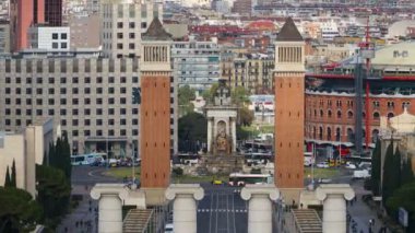 Barcelona, İspanya - 2019 yaklaşık: Sabah Barcelona Plaza de Espana, İspanya Plaza, zaman atlamalı. Barcelona, İspanya.
