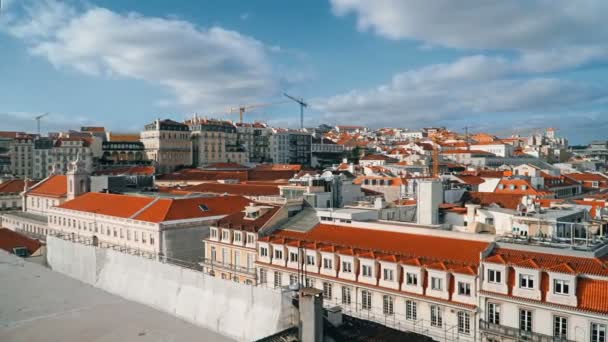 Lisbon panorama. Zeitraffer 4k. Lissabon ist die hauptstadt und die größte stadt portugals. Lissabon ist die westlichste Hauptstadt Kontinentaleuropas und die einzige an der Atlantikküste. — Stockvideo