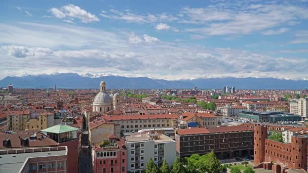 Torino, Torino, arka planda Alpler ile hava timelapse siluet panorama. İtalya, Piemonte, Torino. — Stok video