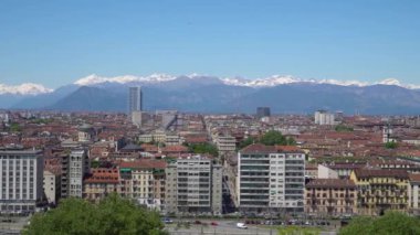 Torino, Torino, arka planda Mole Antonelliana, Monte dei Cappuccini ve Alpler ile havadan siluet panorama. İtalya, Piemonte, Torino.