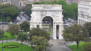 Cenova, Liguria, Italya-Circa 2019: zafer Arch ile Genova Zafer Meydanı.