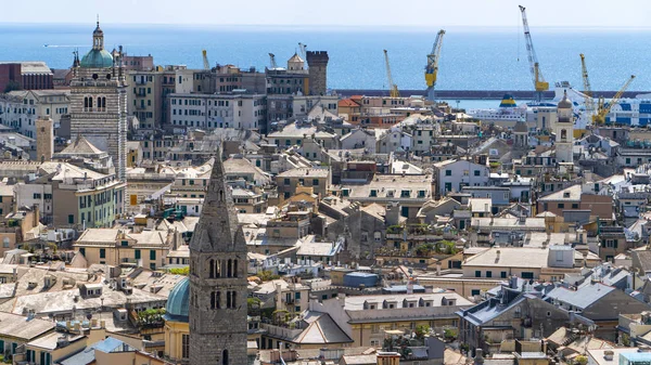 Vista aérea del casco antiguo de Génova. Genova Skyline, Italia . — Foto de Stock