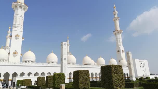 Abu Dhabi, Verenigde Arabische Emiraten. Sheikh Zayed Bin Sultan Al Nuhayyan moskee. — Stockvideo