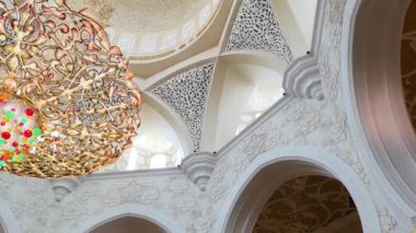 Abu Dabi, Birleşik Arap Emirlikleri-Ekim 2018:. Şeyh Zayed Bin Sultan Al Nahyan Camii. Sheikh Zayed Grand Mosque, Birleşik Arap Emirlikleri 'nin başkenti Abu Dabi 'de yer almaktadır..