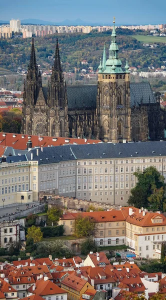 Widok Lotu Ptaka Stare Miasto Czerwonymi Dachami Pradze Czechy Katedra — Zdjęcie stockowe