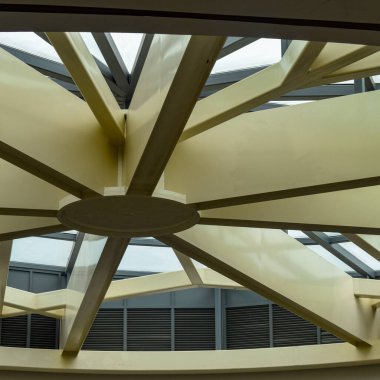 Birinci Dünya Ülkesi 'ndeki Skytropolis Eğlence Diyarı' na turist seyahati Malezya 'nın dağlık bölgelerinde, First World Plaza' da, mağazalardan, restoranlardan, kapalı bir lunaparktan oluşan bir alışveriş merkezi.