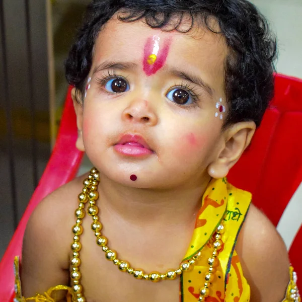 Söt Indisk Kid Utklädd Till Liten Lord Krishna Med Anledning — Stockfoto