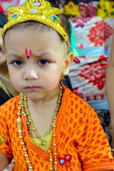 Söt Indisk Kid Utklädd Till Liten Lord Krishna Med Anledning — Stockfoto