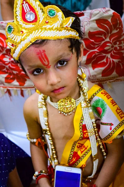 Söt Indisk Kid Utklädd Till Liten Lord Krishna Med Anledning — Stockfoto