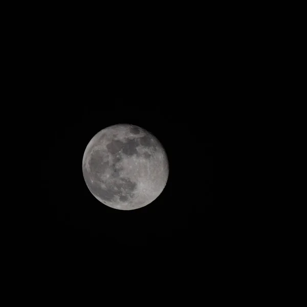 满月在夜空中 超级月亮在天空中 — 图库照片