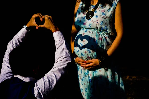 Maternity Shoot Pose Welcoming New Born Baby Lodhi Road Delhi — Stock Photo, Image