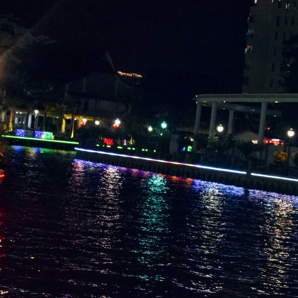 Utsikt Malacca River Natten Populært Natteliv Med Barer Musikk Som – stockfoto