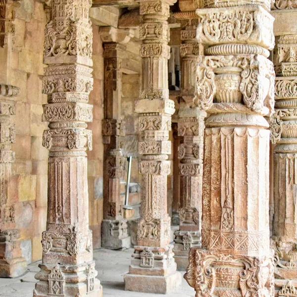 Inneren Des Qutub Minar Komplexes Mit Antiken Ruinen Und Einem — Stockfoto