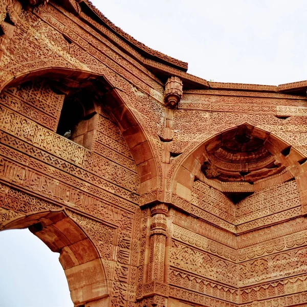 Uvnitř Qutub Minar Complex Antickými Zříceninami Vnitřním Náměstí Unesco Světové — Stock fotografie