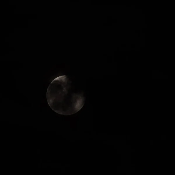 뒤어두운 초승달 — 스톡 사진
