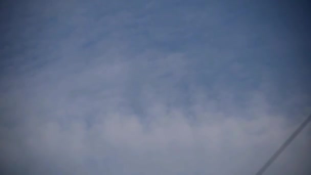 時間の経過 雲の背景を持つ美しい空 雲のある空自然雲青 雲と太陽 雲日の出時 — ストック動画