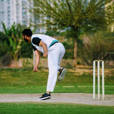 Yeni Delhi Hindistan 3 Mart 2020 Güneşli bir günde sahada oynayan kriket oyuncuları sahada oynayan kriket oyuncuları sahada oynayan kriket oyuncuları