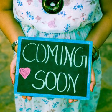 Yeni Delhi Hindistan 3 Mart 2020 Doğum çekimi poz yeni doğmuş bebek karşılama için Hindistan, Lodhi Road, annelik fotoğraf çekimi ebeveynler tarafından çocuklarını karşılamak için yapılır