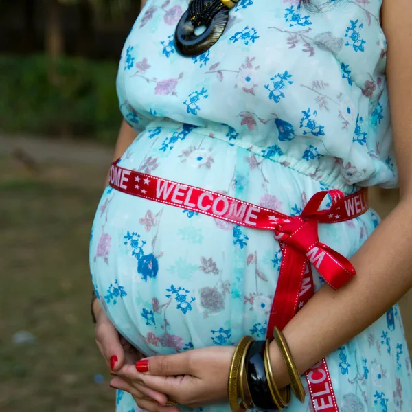 Nueva Delhi India Marzo 2020 Sesión Maternidad Posan Para Dar — Foto de Stock