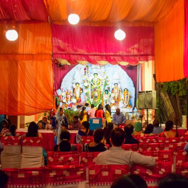 Kolkata, Hindistan, 29 Eylül 2019: Hindistan 'ın en büyük Hindu festivali olan Güney Kolkata Durga Puja, Durga Puja Idol' a geleneksel bakış açısıyla Tanrıça Durga